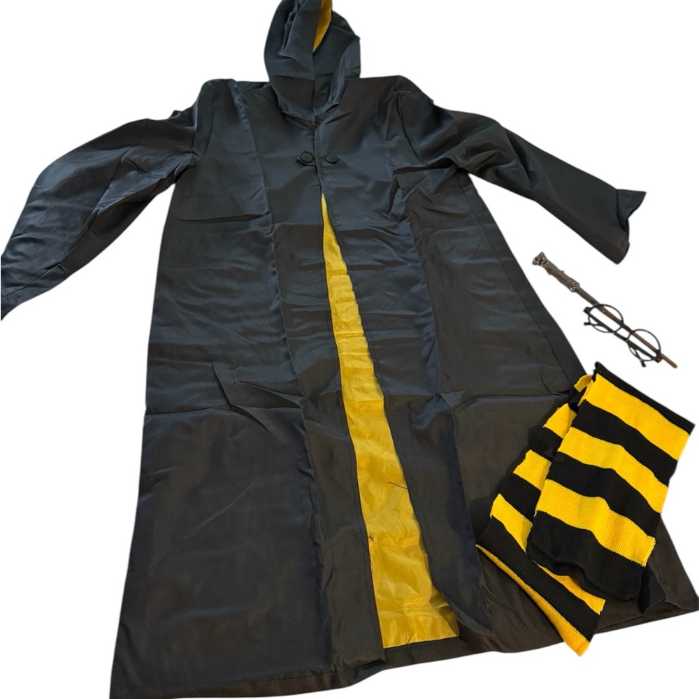 Harry Potter Black and Yellow Hooded Robe with Accessories 2XL